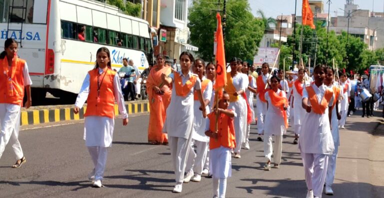 फालना में विहिप, दुर्गा वाहिनी व मातृशक्ति द्वारा भव्य शौर्य संचलन एवं शस्त्र पूजन कार्यक्रम हुआ आयोजित