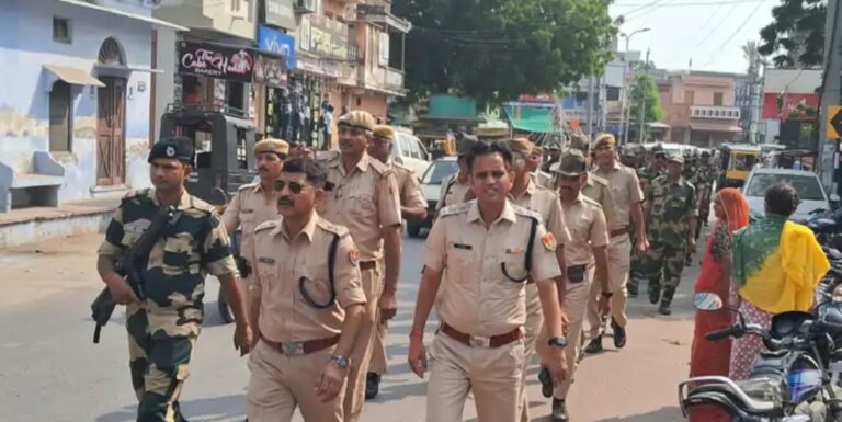 बाली में बीएसएफ और पुलिस के जवानों ने निकाला फ्लैग मार्च, भयमुक्त मतदान का दिया संदेश, असामाजिक तत्वों के बारे में सूचना देने की अपील की